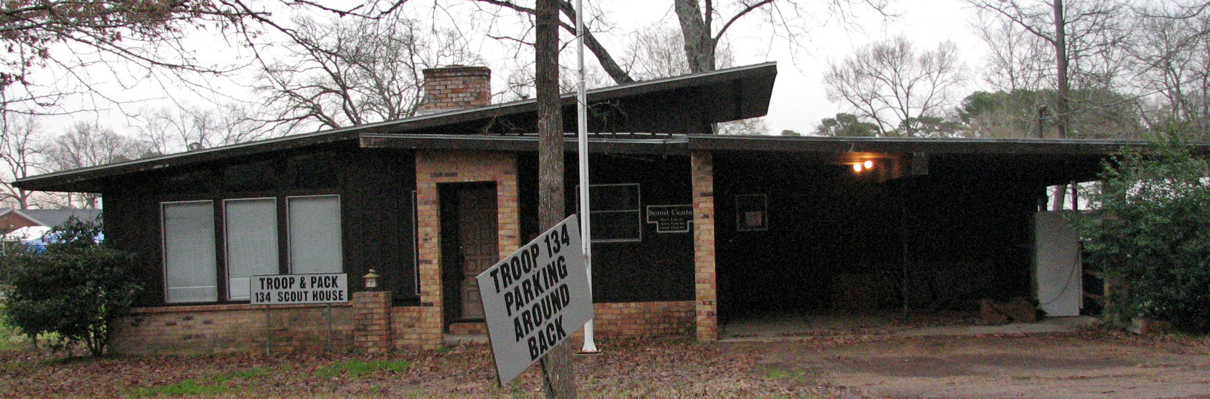 scouthouse.gif